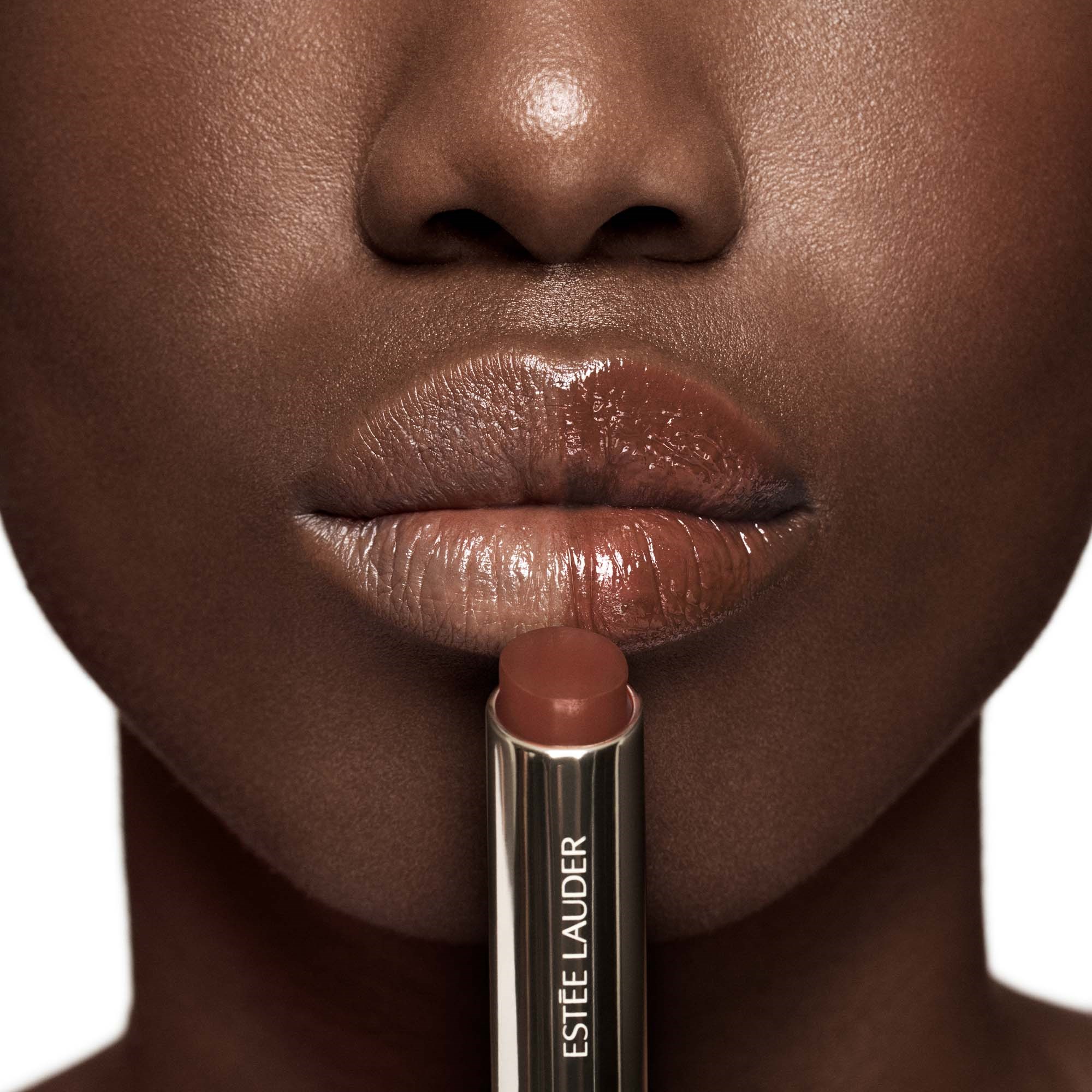 Estée Lauder Futurist Hydraplump Lip Balm 704 Clove Cushion (obrázok 3)