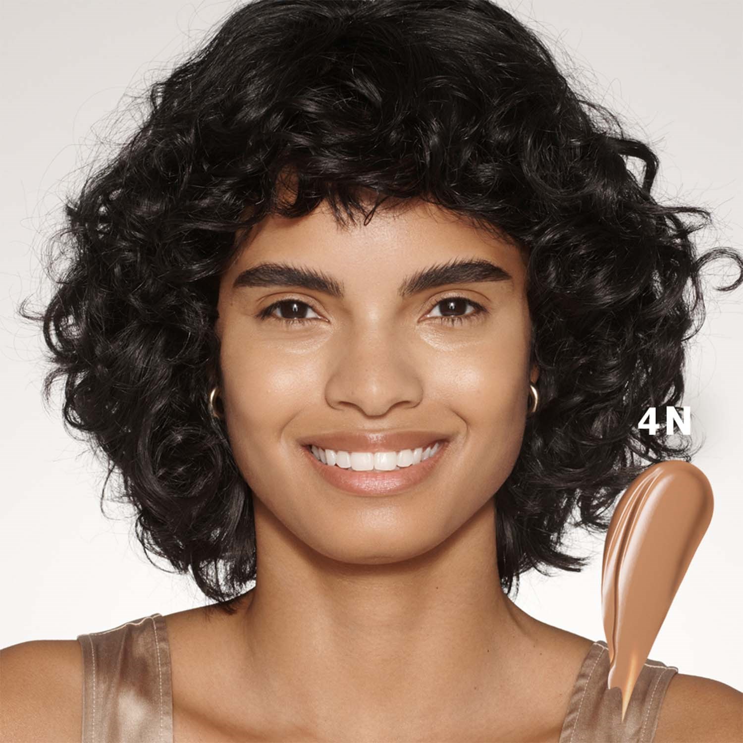 Alternativ bild 1 för Estée Lauder Futurist Soft Touch Brightening Skincealer 4N Medium Deep