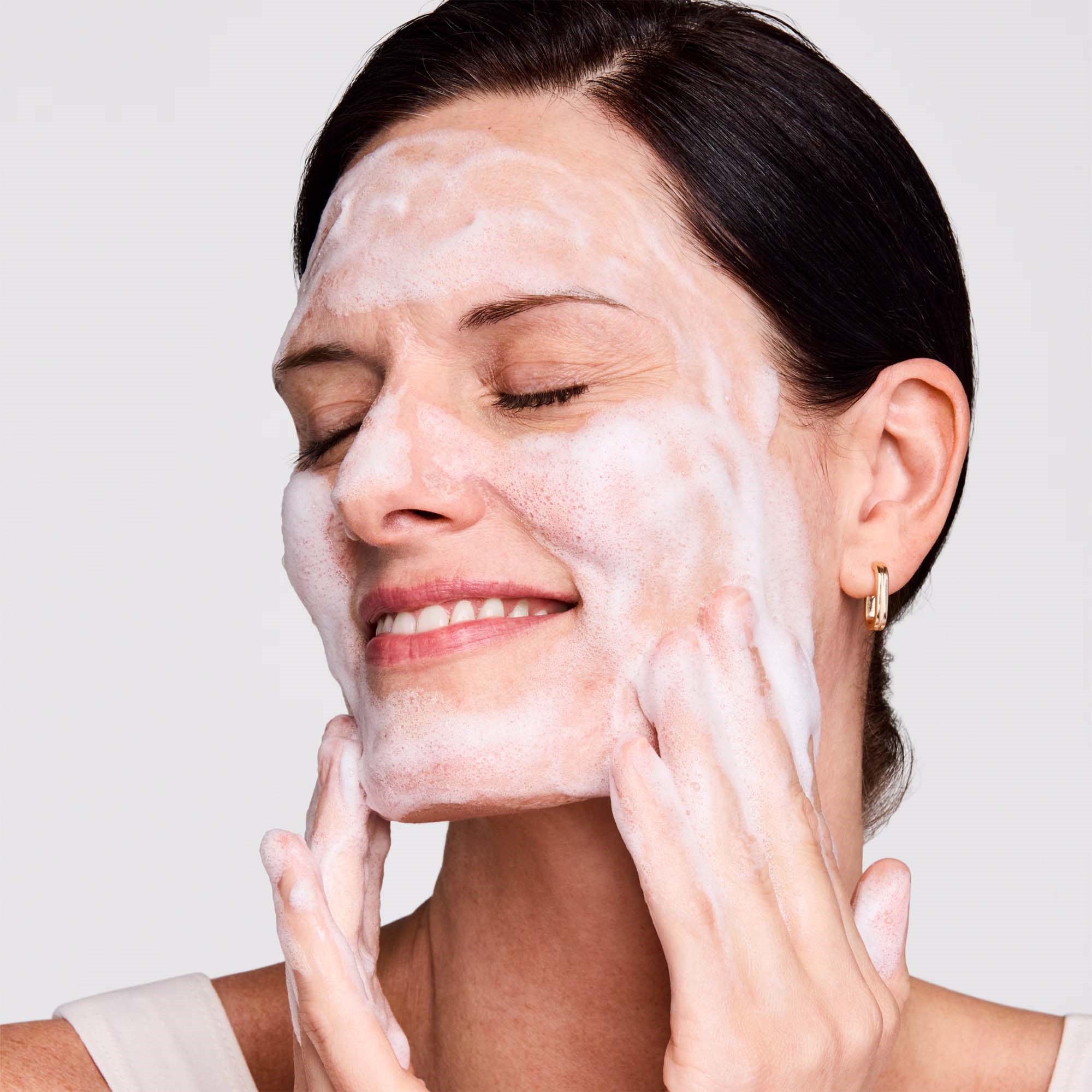 Alternativ bild 1 för Estee Lauder Perfectly Clean Foam Cleanser Normal/Combination Skin 150 ml