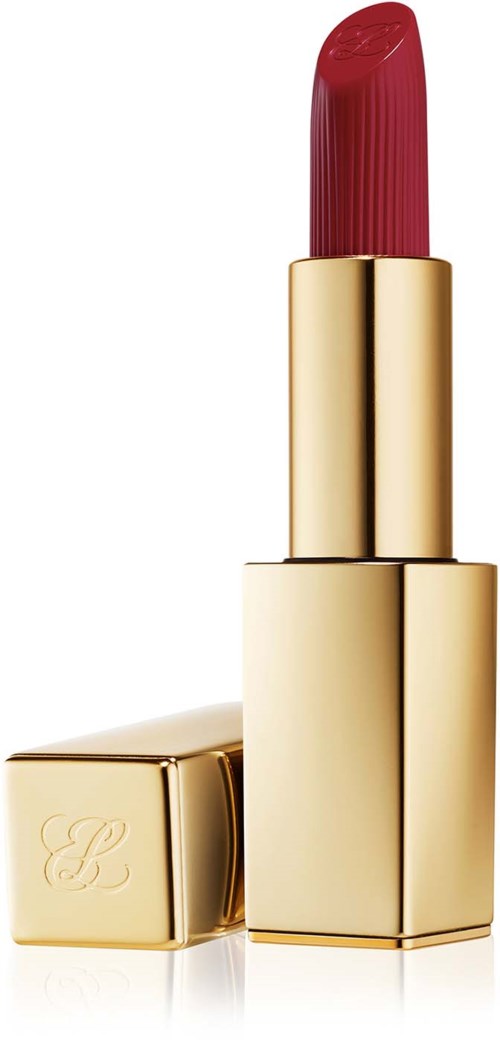 Een rood lippenstift in een glanzende gouden huls staat rechtop met de deksel ernaast.