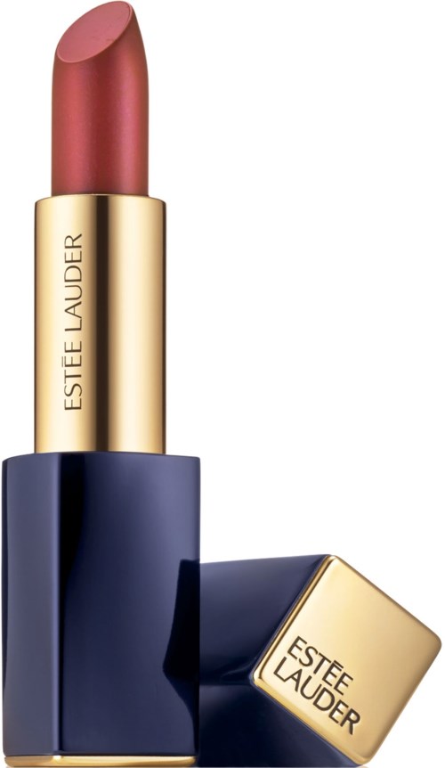 Ein Lippenstift in einer dunkelblauen und goldenen Hülse mit der Marke Estee Lauder. Der Deckel ist ab, zeigt rosa Lippenstift.