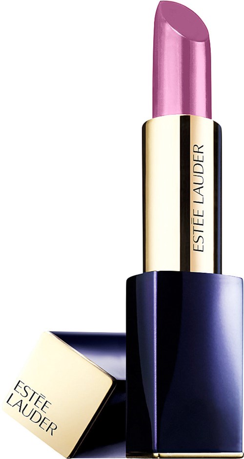 Pinkes Lippenstift in einem dunkelblauen und goldenen Behälter, mit dem Markennamen Estée Lauder.