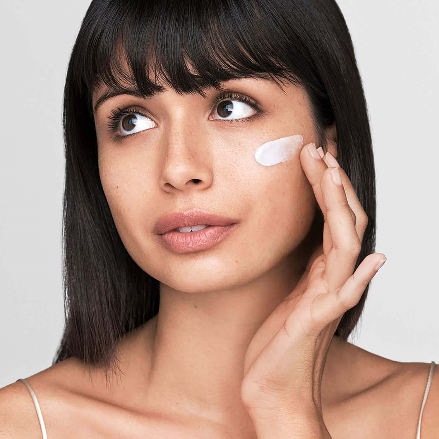 Alternativ bild 1 för Estee Lauder Revitalizing Supreme CC Creme SPF10 30 ml