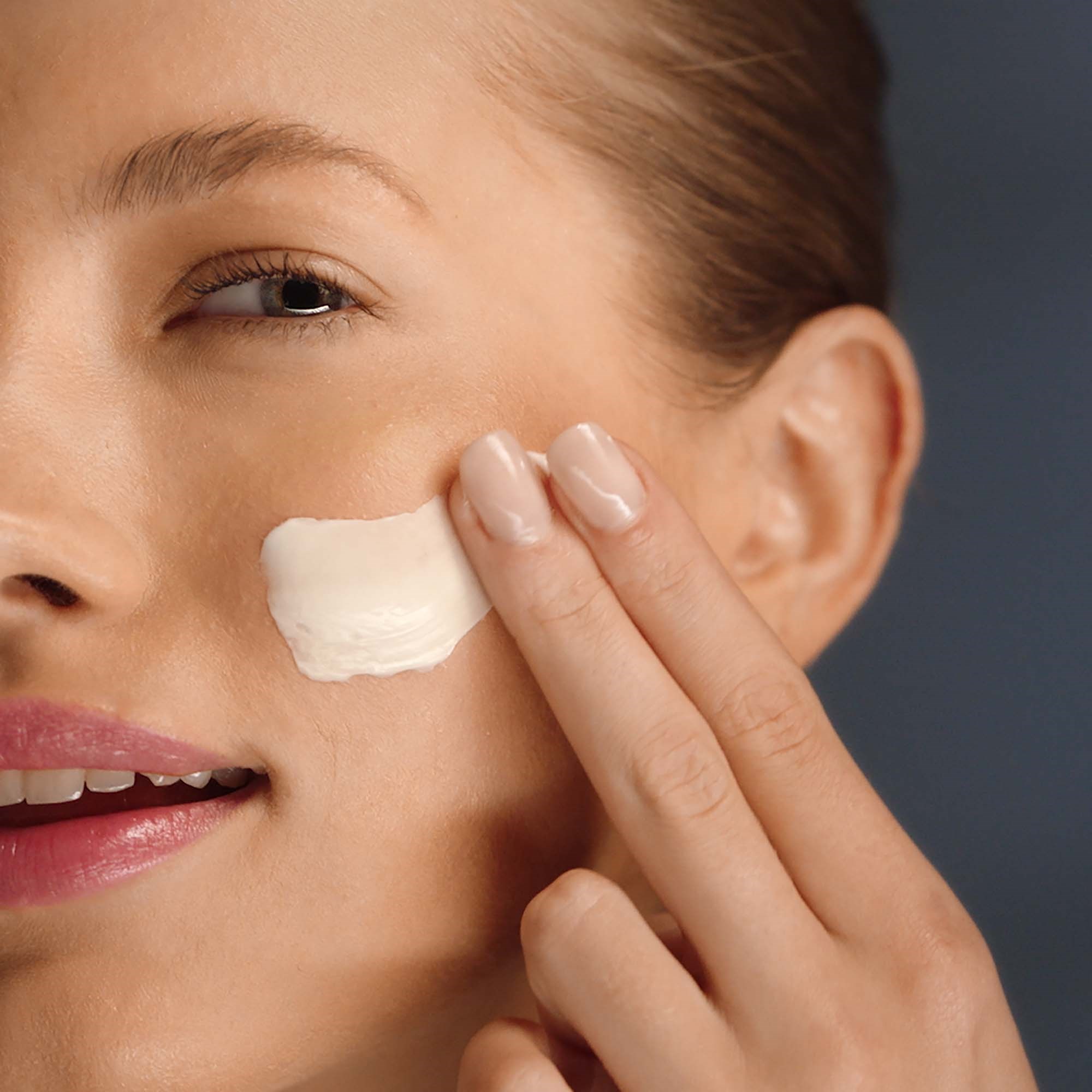 Alternativ bild 1 för Estée Lauder Revitalizing Supreme+ Night Cream 50 ml