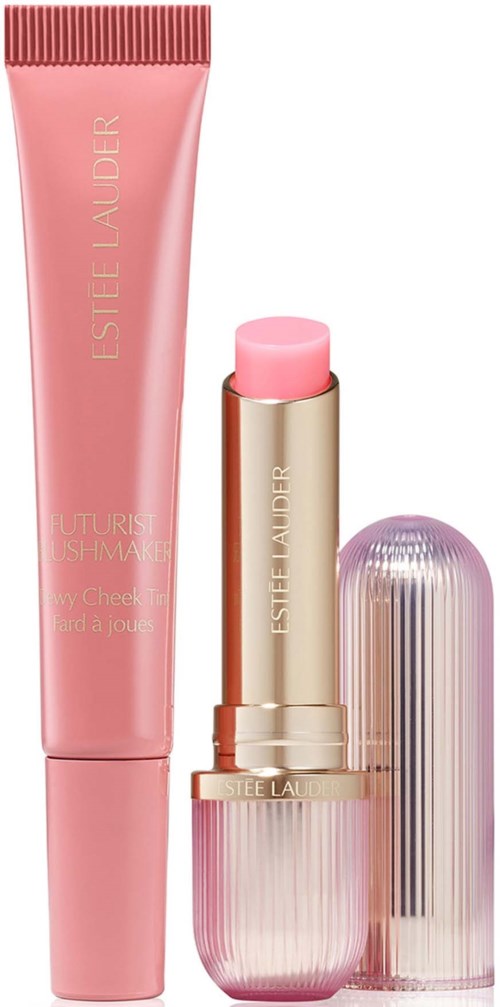 Twee schoonheidsproducten: een roze tube Estée Lauder huidverzorging en een roze lippenstift in een goud en roze container.