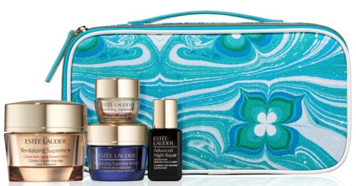 En makeup-taske med blå og grøn svirl-mønster og fire Estée Lauder-skincare-beholdere og flasker.