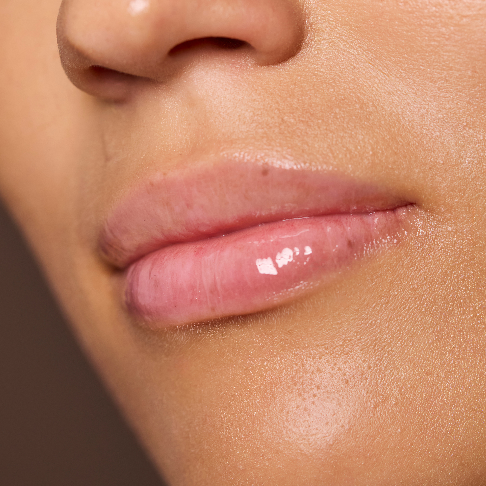 Estelle & Thild Dewy Dawn Lip Oil Peony (zdjęcie 3)