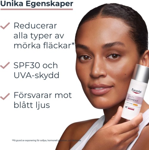 Eine Frau hält eine Sonnencrebensflasche, mit Text über Vorteile wie dunkle Flecken zu reduzieren und Sonnenschutz.