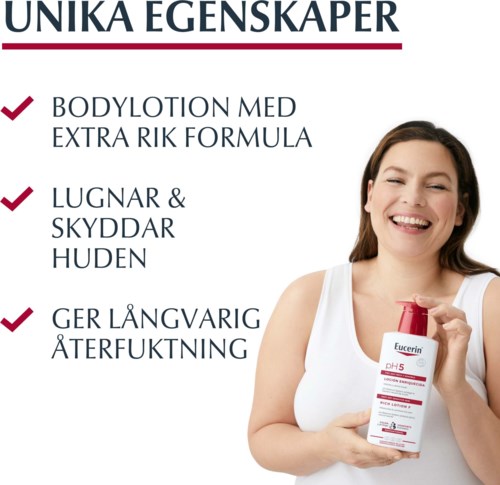 Nainen hymyilee, pitää ihoa hoitavaa tuotetta, jossa korostetaan sen suojaavia ja kiinteyttäviä ominaisuuksia.