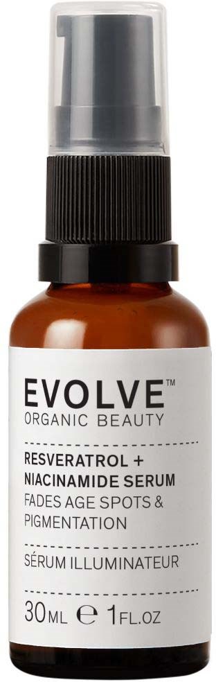 En liten ravfarget flaske med svart pumpehette, merket EVOLVE Organic Beauty Resveratrol + Niacinamide Serum, 30 ml.