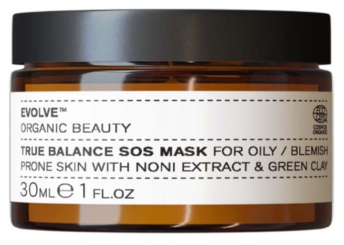 En liten brun krukke med svart lokk som inneholder en skjønnhetsmaske for fet, kviser-utsatt hud, med ingredienser som Noni og grønn leire.