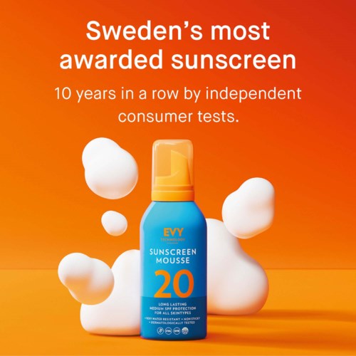Text om Sveriges bästa solkräm, nämner 10 års konsumenttester, med en blå solkrämsflaska på orange bakgrund.