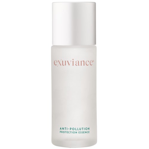 En vit flaska med vitt lock, märkt 'exuvance' och 'Anti-Pollution Protection Essence' i liten text.