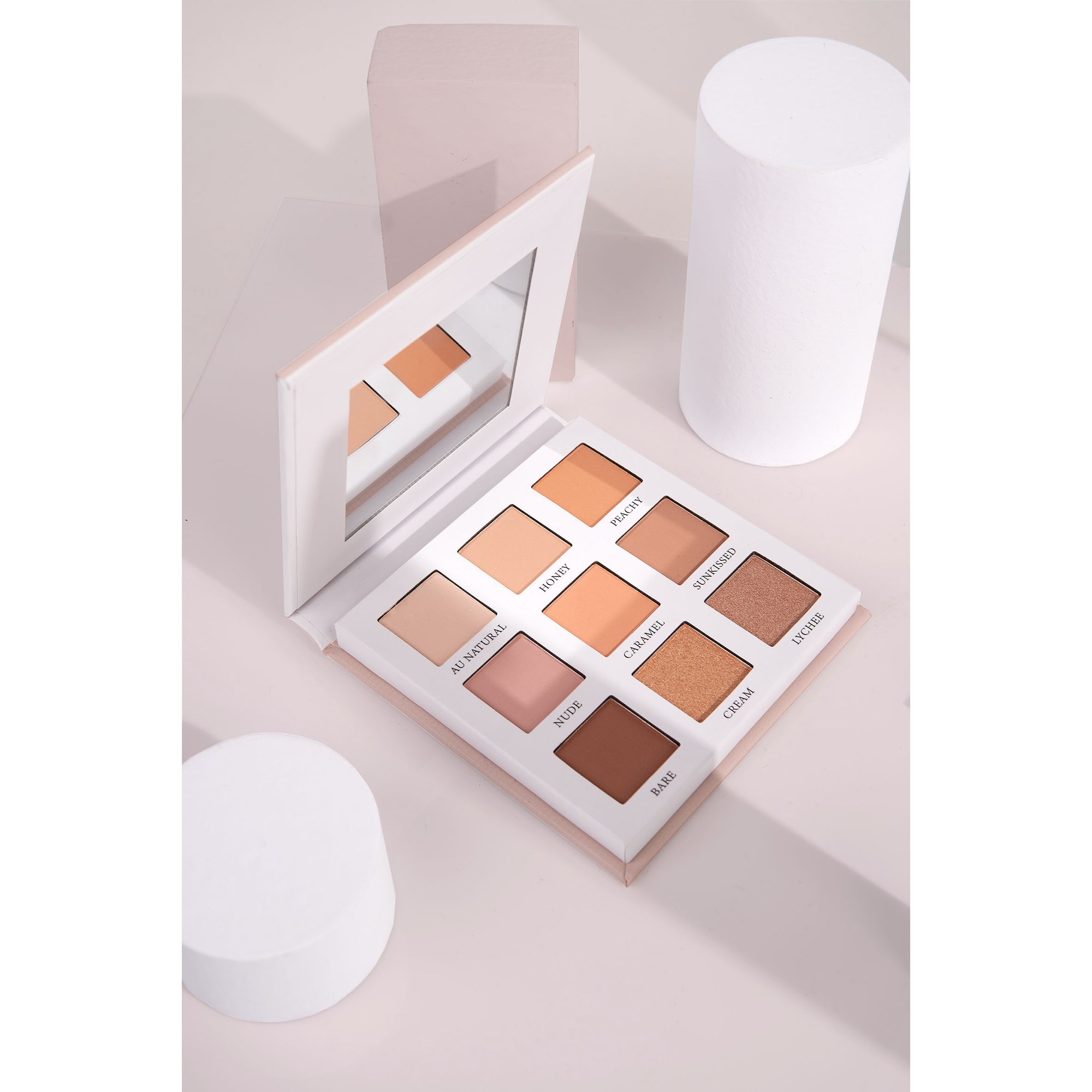 Eye CANDY Eyeshadow Palette In The Nude (obrázok 4)