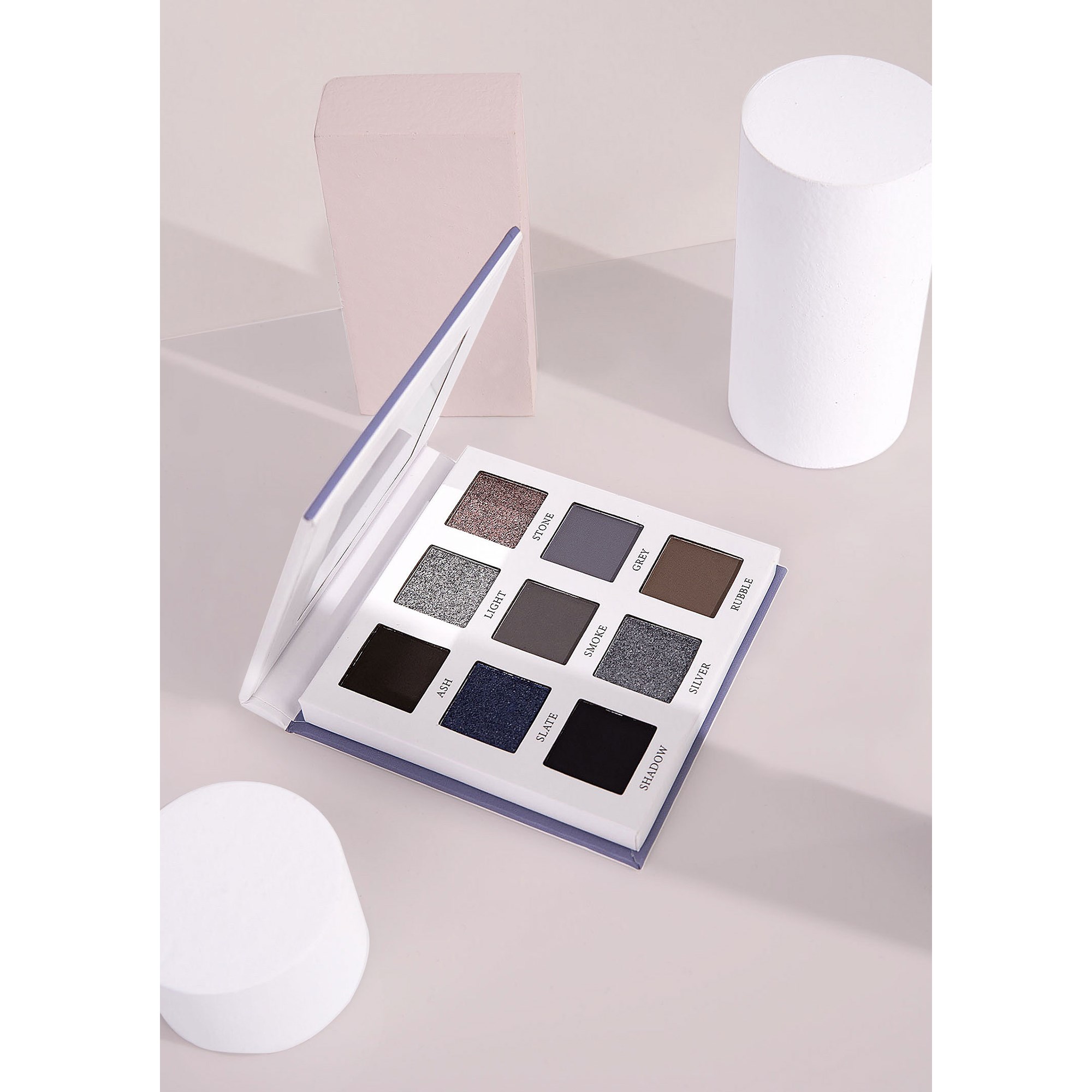 Eye CANDY Eyeshadow Palette Smoke & Shadow (obrázok 4)