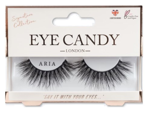 Künstliche Wimpern in einer Schachtel mit der Marke Eye Candy und Text über London.