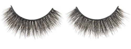 Ein Paar schwarzer, langer und flauschiger falscher Wimpern vor schwarzem Hintergrund.