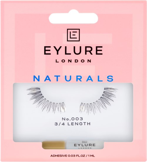 Förpackning med ögonfransar märkta 'Natural' med 3/4 längd, från Eylure London.