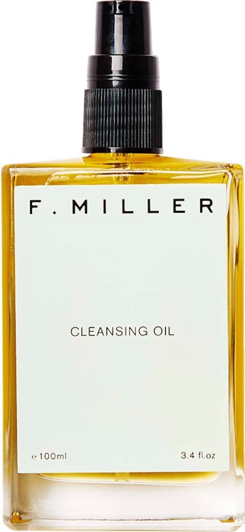 En 100ml flaske med F. Miller rensendeolje med svart sprayhode og klar gul væske.