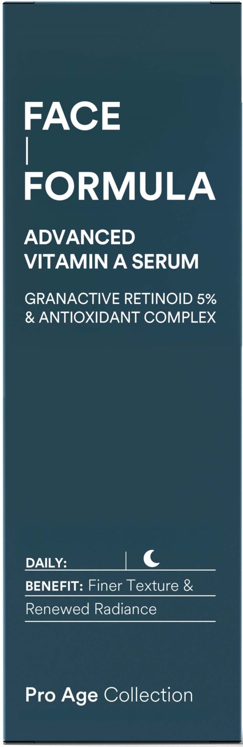 En mørk blå etikett nevner ansiktsformel med vitamin A-serum, retinoid og antioksidantkompleks. Den anbefaler bruk om kvelden.