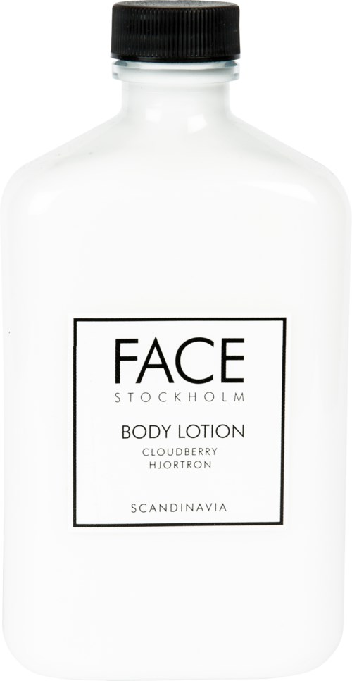 En klar vit flaska med svart lock, märkt "FACE Stockholm Body Lotion" med doftnoter av molnbär och enbär.