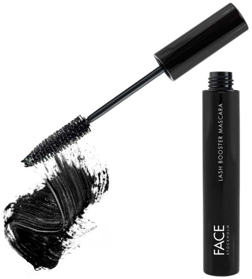 Eine schwarze Mascara-Röhre mit Bürste, zeigt den Applikator und Mascara-Spritzer auf weißem Hintergrund.
