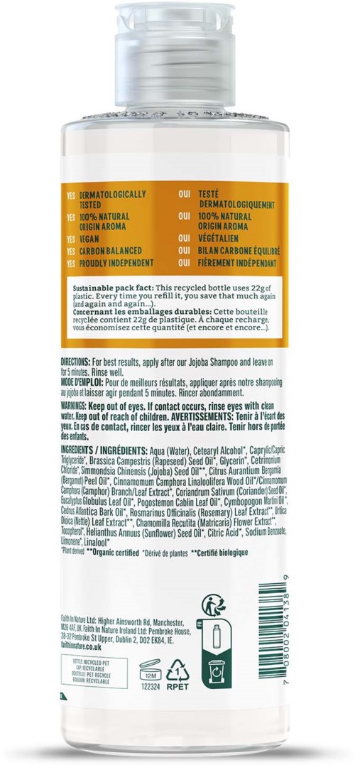 En tydlig plastflaska med vit lock, orange etikett och liten text, sannolikt en kosmetisk eller personlig vårdprodukt.