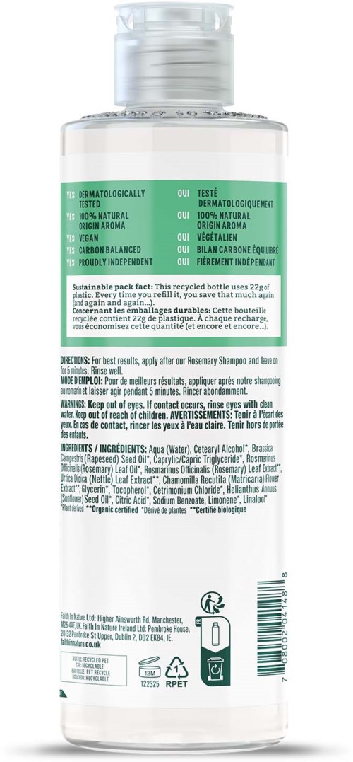 En tydlig flaska med grön och vit etikett som innehåller information om naturliga ingredienser och användningsanvisningar.