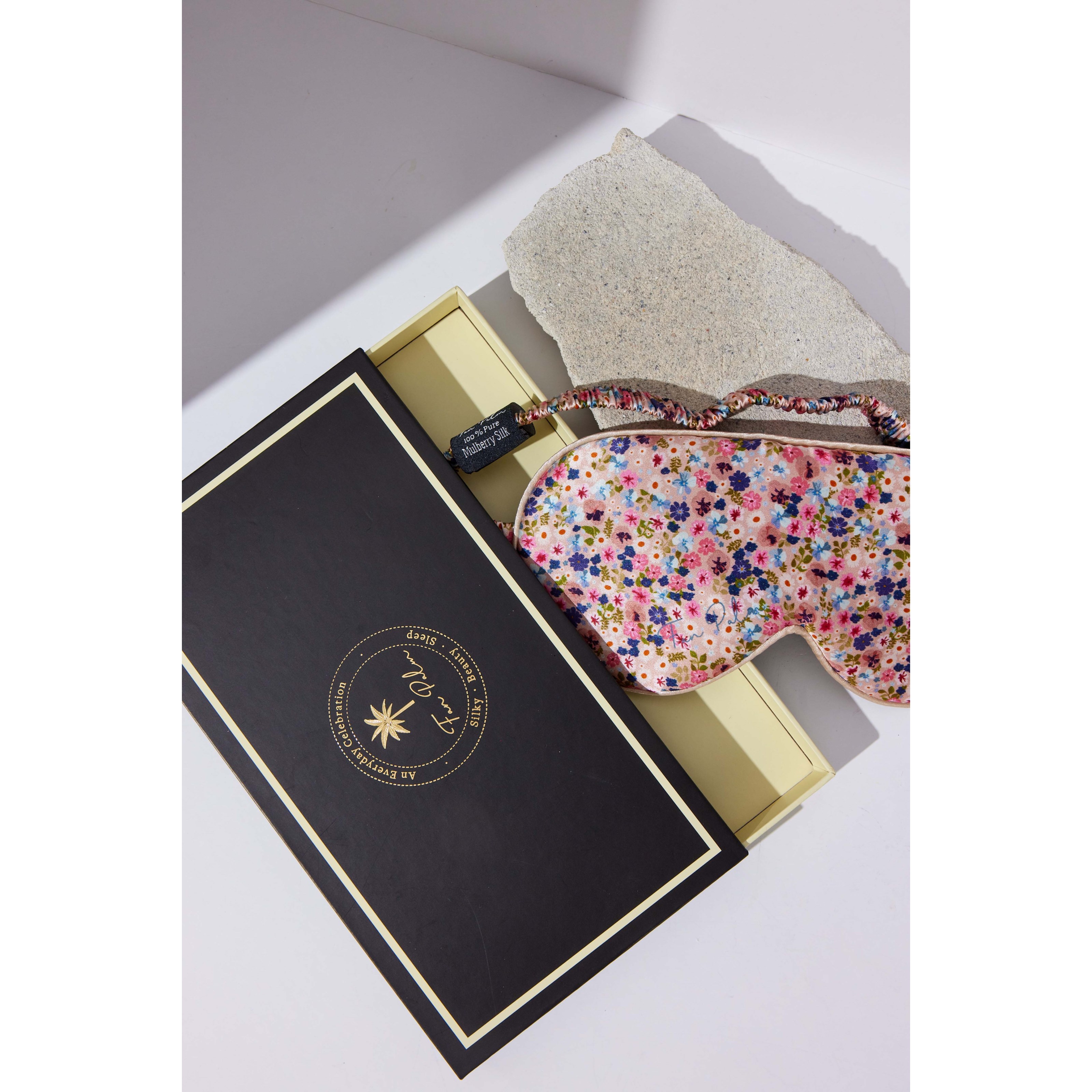 Fan Palm Eye Mask Cherry Blossom 100% mulberry silk billede