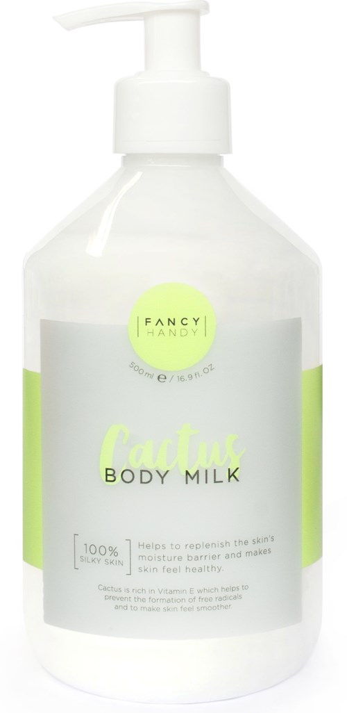 En klar flaska med pump innehåller Fancy Handy kaktus kroppsmjölk, med vit och grön etikett och text.