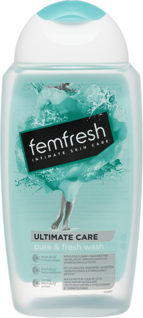 En flaska Femfresh Ultimate Care tvål med blå flip-lock, etiketten visar en kvinna under vatten, betonar friskhet.