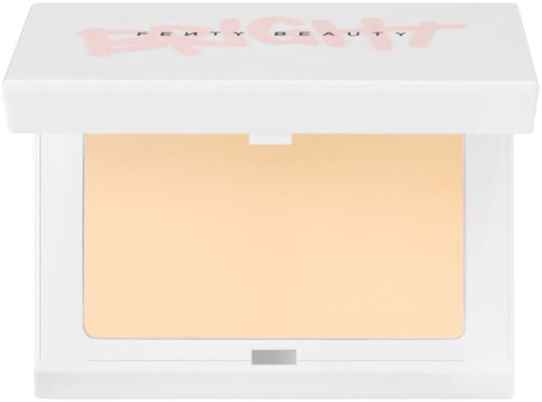 En vit rektangulär låda med rouge inuti, märkt 'Beauty Beauty'.