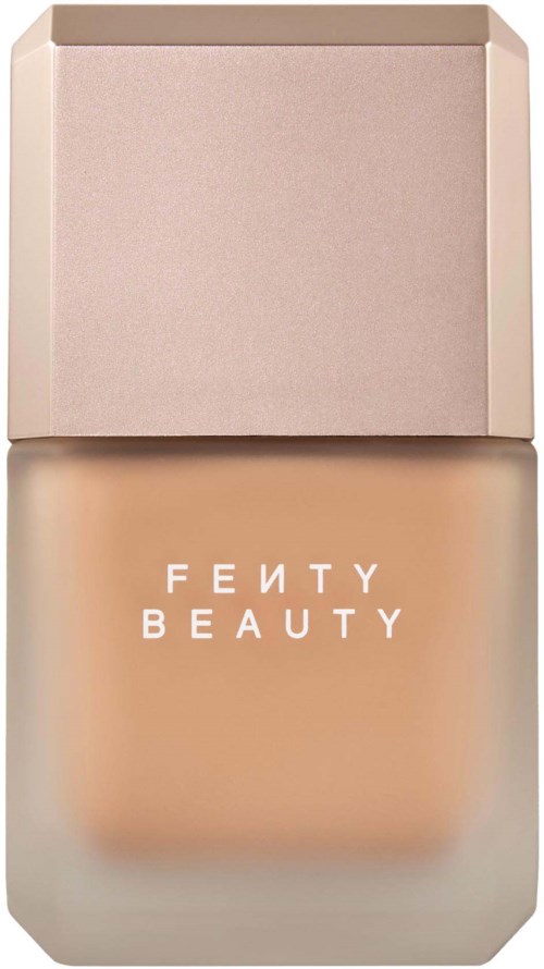 Fenty Beauty foundationflaska med beige lock och genomskinlig behållare som visar den ljusa beige nyansen.