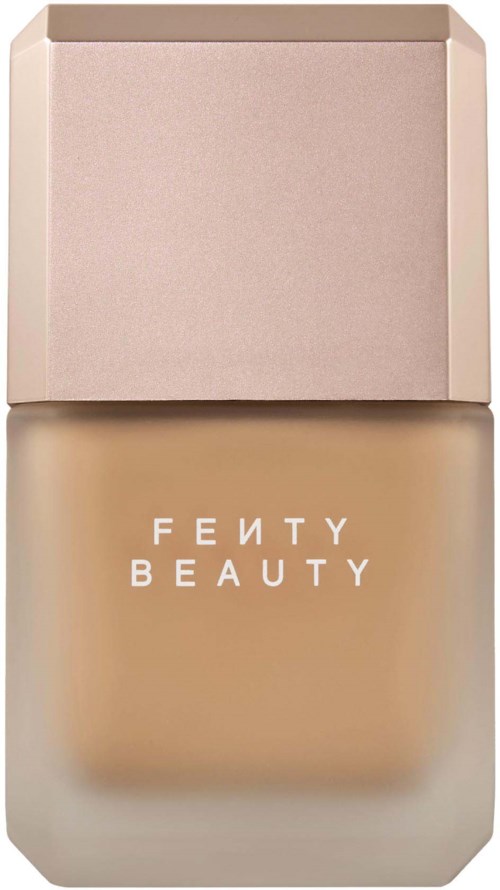 Fenty Beauty-foundationsflaska med ljus beige pump och förpackning.