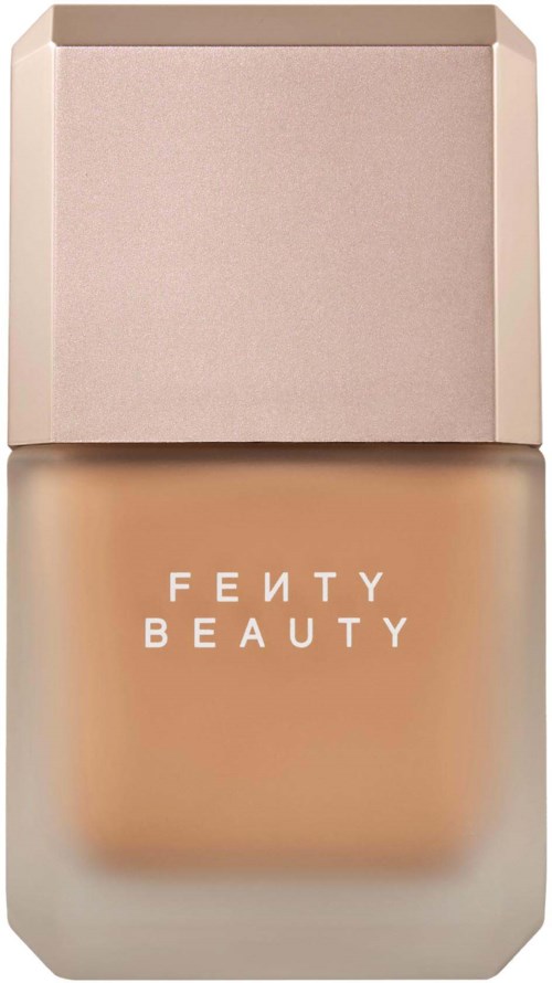 Fenty Beauty-logotyp på en beige foundationflaska med en mörkare lock.