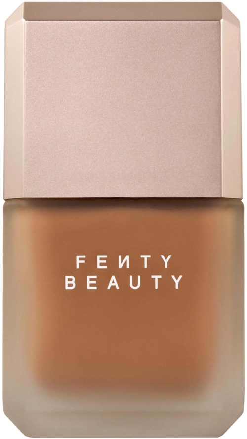 Plastflaska med Fenty Beauty foundation, beige lock och logotyp.