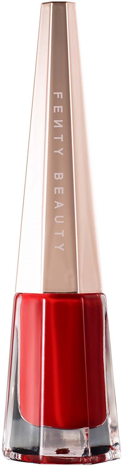 Ett läppstift med en klar bas, röd färg och en metallguldig topp med texten 'Fenty Beauty'.