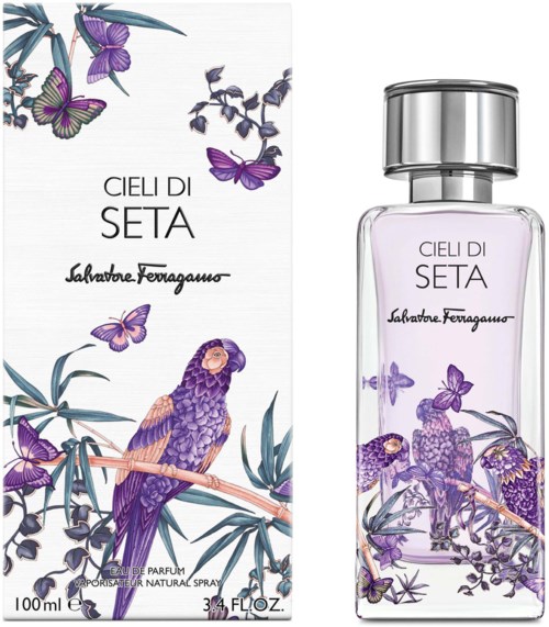 Ein Parfümflasche und eine Box mit Design aus lila Schmetterlingen und Vögeln, beschriftet mit 'Cieli Di Seta' von Salvatore Ferragamo.