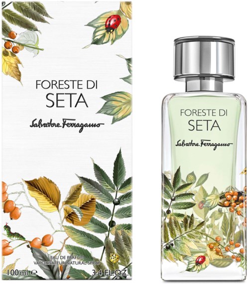 Eine Parfüdflasche und eine Verpackung mit Blättern, Beeren und einem Marienkäfer, bezeichnet Foreste di Seta von Salvatore Ferragamo.