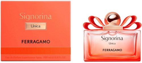 Ein Parfümflasche und -box von Signorina Unica Ferragamo, mit rosa und goldenem Design und Schleife am Flakon.