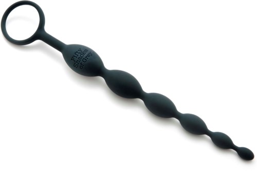 Een flexibel zwart gereedschap met een ronde, spiraalvormige uiteinde, gebruikt voor schoonmaken of schrapen.