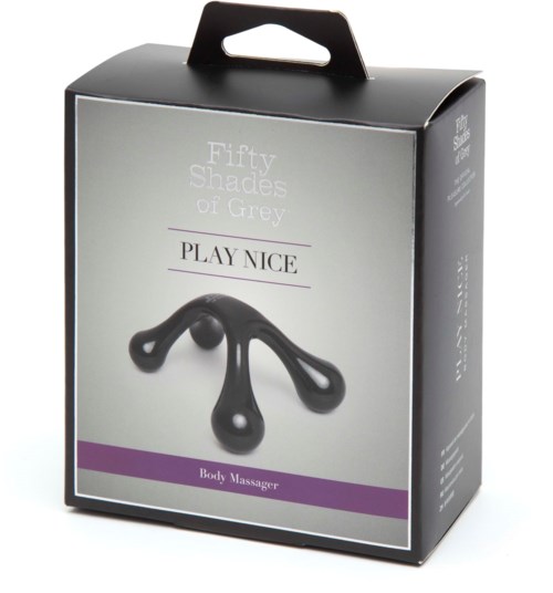Zwarte lichaamsmassager met drie flexibele extension in verpakking labeled 'Fifty Shades of Grey' en 'Play Nice.'