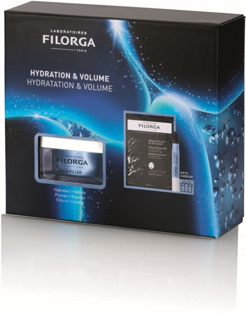 Eske med hudpleieprodukter, logo og tekst om hydrering og volum fra Filorga, med blå og svart design.