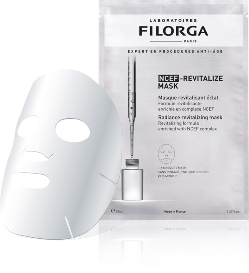 En vit ansiktsmask bredvid en påse med Revitalize Mask med droppare och vätskeillustration på förpackningen.