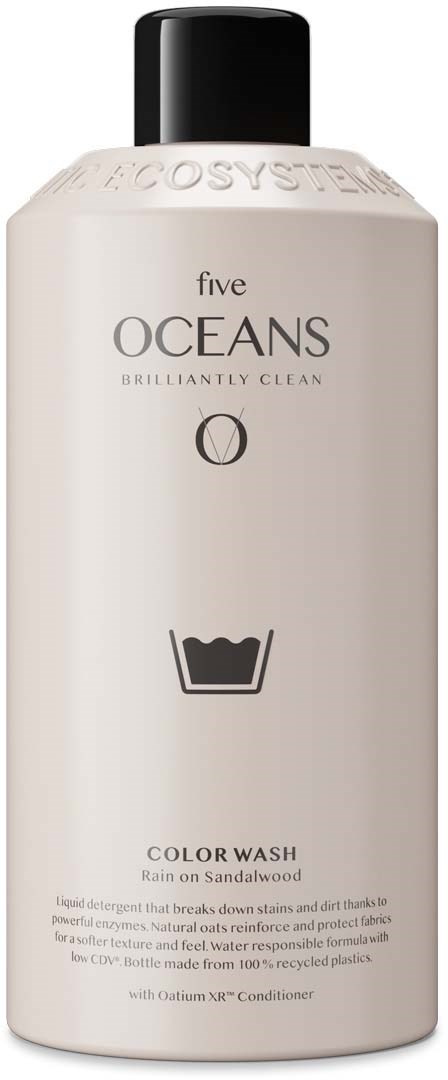 Eine weiße Flasche mit schwarzem Deckel, gekennzeichnet "five OCEANS" und "Color Wash" für Haare, zeigt ein Waschsymbol.