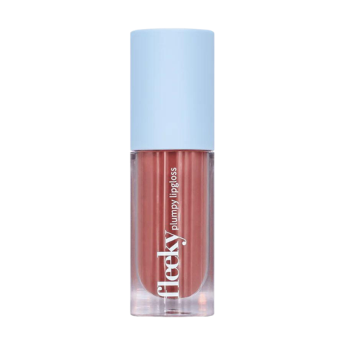 Butelka błyszczyka do ust z jasnoniebieską nakrętką i różowo-brązowym błyszczykiem w środku. Tekst mówi "flexibly plumply lip gloss."