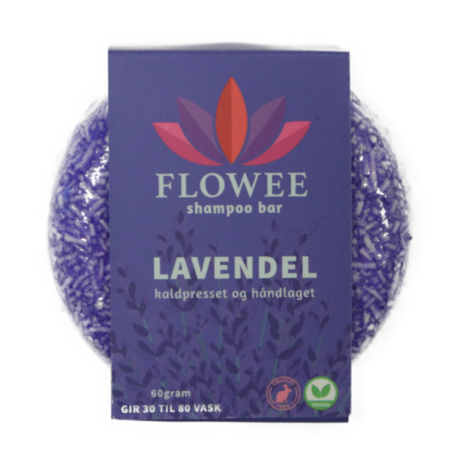 En lila schampobar kallad Lavendel, med en blomsterlogotyp och grönt certifieringsmärke, i en låda.