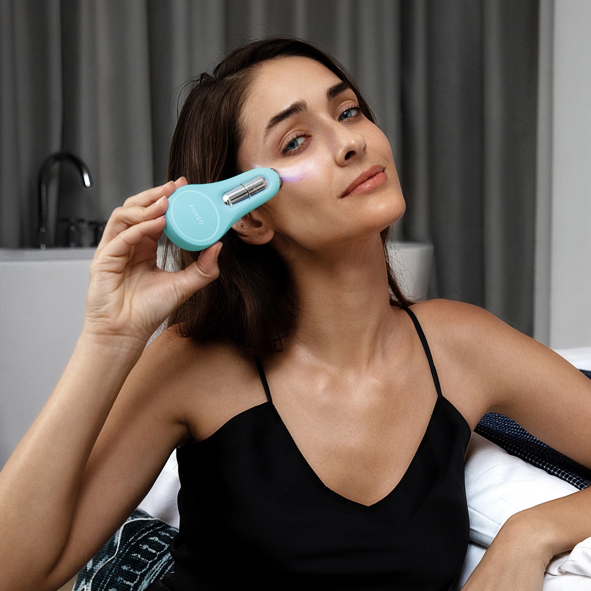 FOREO BEAR 2 Eyes & Lips Arctic Blue (obrázok 4)