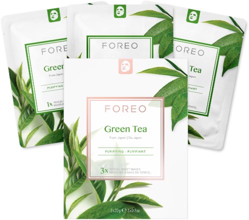 Fem pakker av FOREO Green Tea ansiktsmasker med grønt te-bladedesign. Pakningene er hvite og grønne, delvis overlapping.