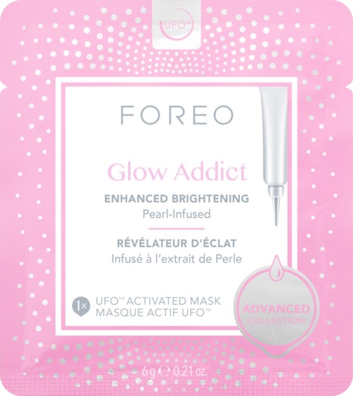 En rosa emballasje av et hudpleieprodukt kalt 'Glow Addict' med pipette og jordbær-ikon.